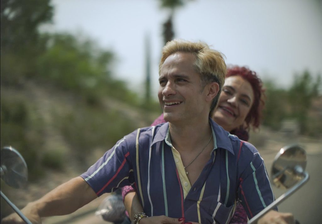 Gael García Bernal and Perla de la Rosa in Cassandro.