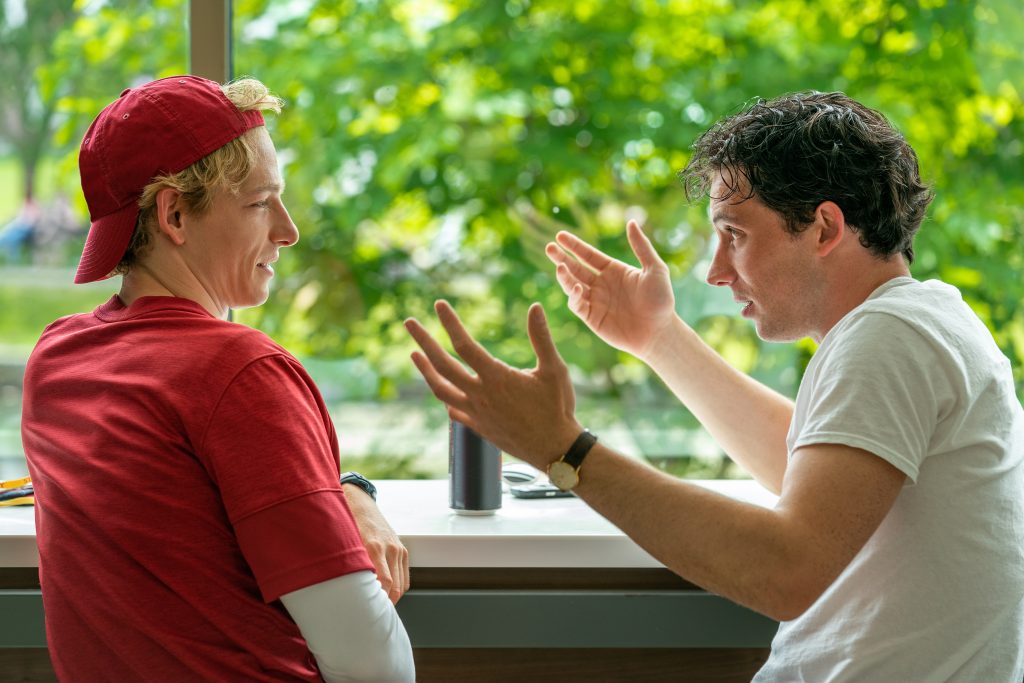 Mike Faist as Art and Josh O’Connor as Patrick in CHALLENGERS