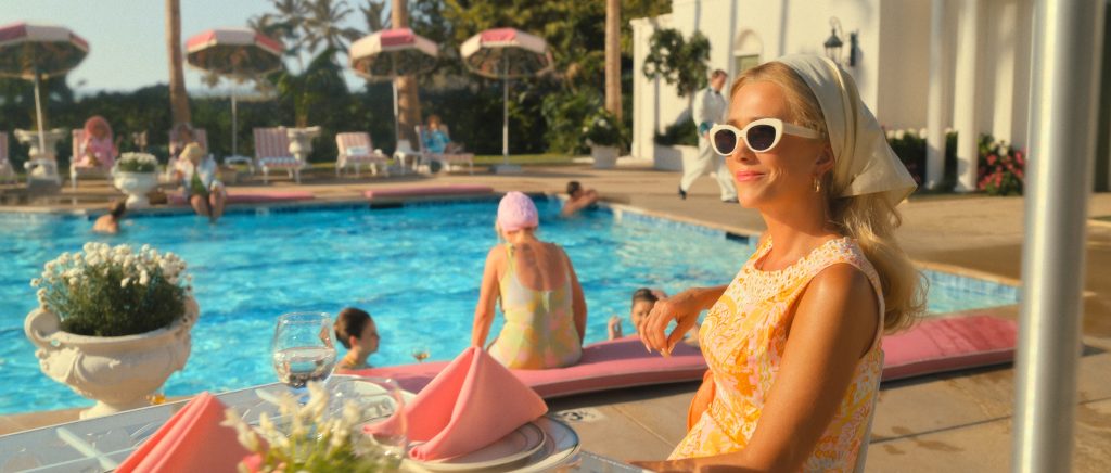 Maxine Dellacourt (Kristen Wiig) sits poolside at the Palm Royale