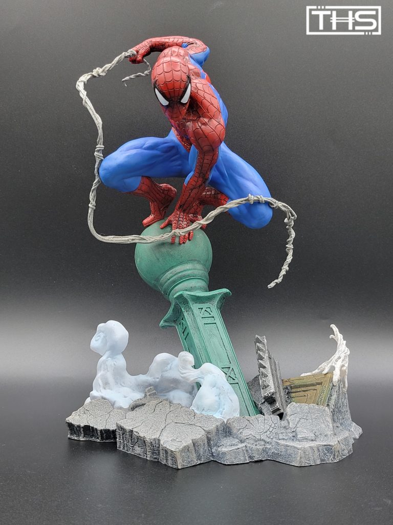 Spider-Man (Lamppost) Gallery Diorama from Diamond Select Toys