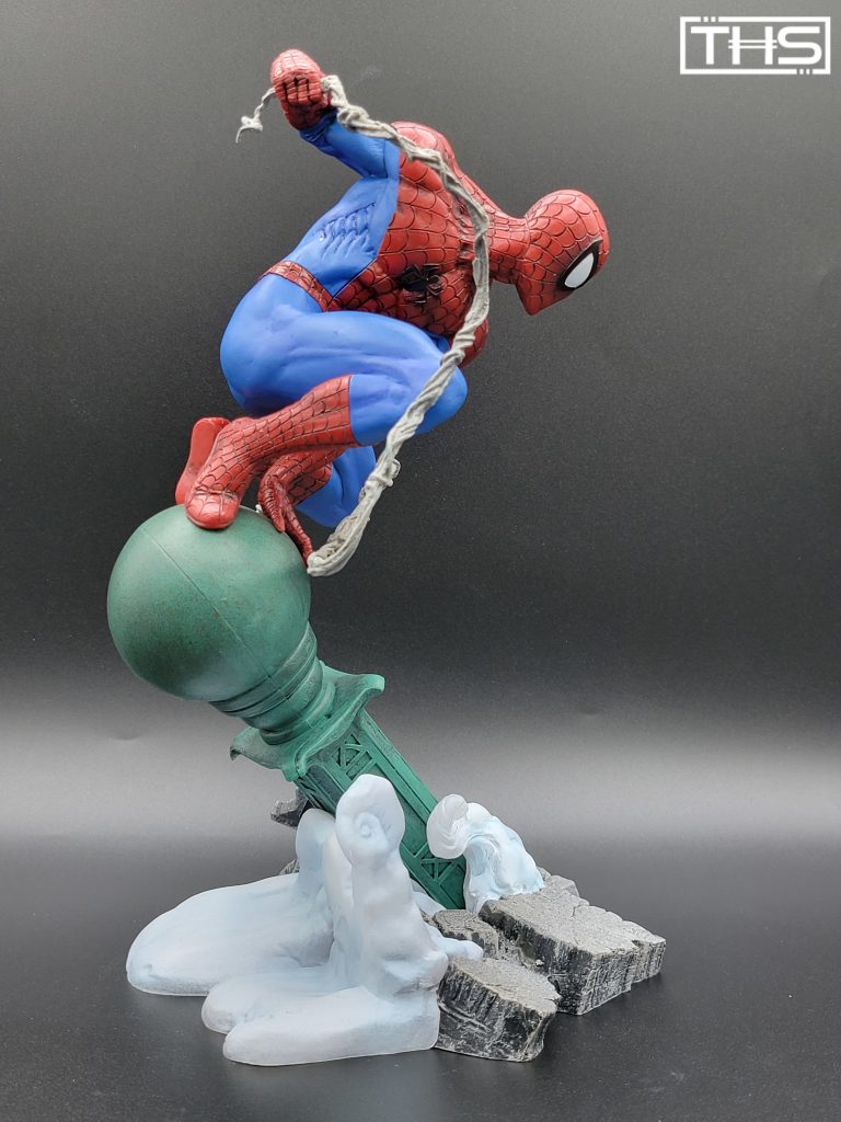 Spider-Man (Lamppost) Gallery Diorama from Diamond Select Toys