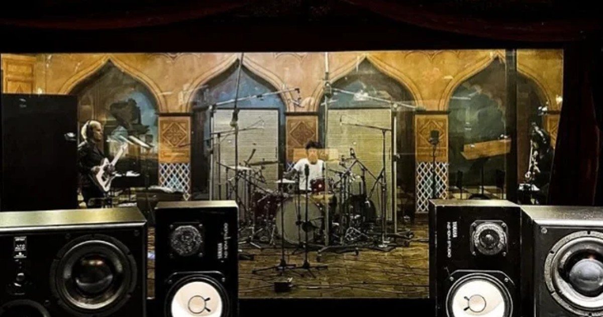 MÖTLEY CRÜE Are Recording Something New With Producer Bob Rock
